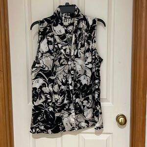 Beautifully detailed multi colored dressy short sleeve top